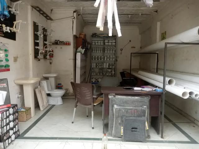 Main road Shop avaiable for rent without washroom nearby Meezan Bank.