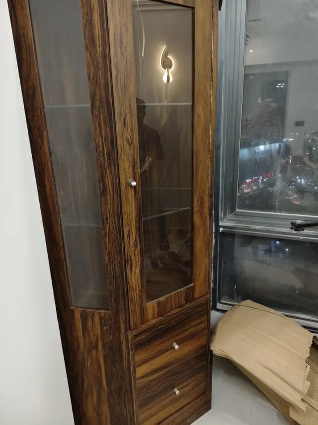 corner showcase unit