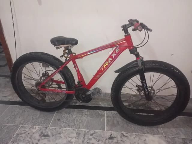 TRAXE Red Fat Tyre Mountain Bike – 21 Speed, Disc Brakes
