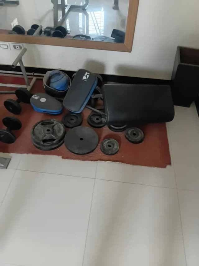 COMPLETE HOME GYM WITH FITNESS GEAR