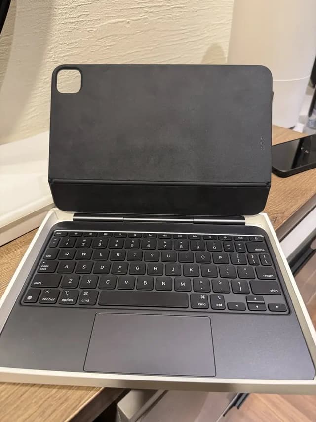 Magic Keyboard for the 11-inch iPad Pro