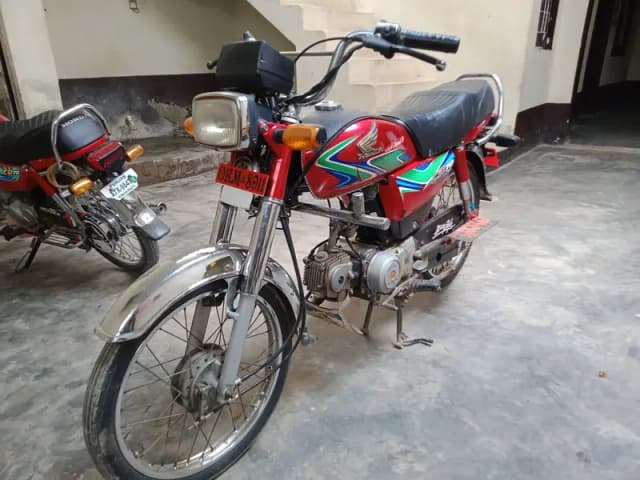 CD 70 used 10 /10 motorcycle 2018 model