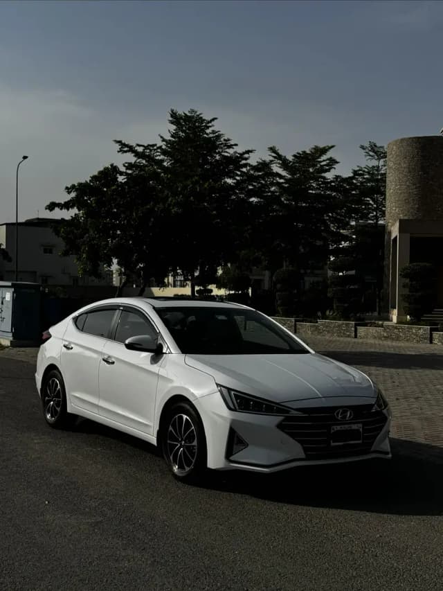 Hyundai Elantra 2022