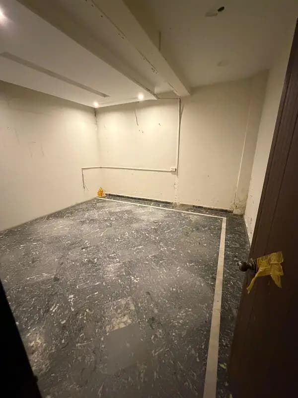 4 MARLA SECOND FLOOR HALL FOR RENT