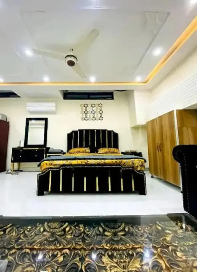 Hotel Shah G family and couple Room for short time