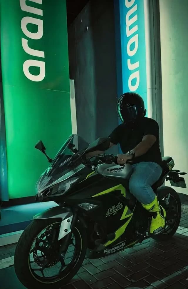 Kawasaki Ninja ZX300 K. O – 2026 Model | Original Graphics | Like New