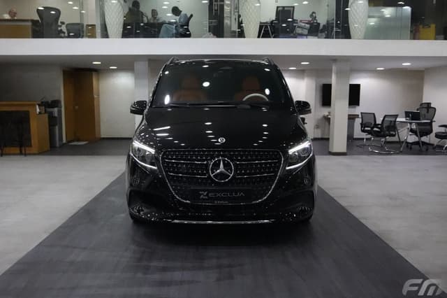 Mercedes Benz V300 AVANTGARDE VIP BUSINESS VAN –  FULL LUXURY OPTION | BRAND NEW | GCC | 2025