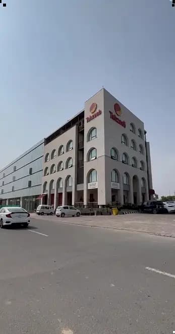 ESTATE 4U PROUDLY OFFERS: 16-MARLA BUILDING WITH 5 STOREYS IS AVAILABLE IN LAKE CITY DOWNTOWN COMMERCIAL TOP LOCATION NEAR TO TEHZEEB BAKERS AND FRONT OF TIM HORTONS.