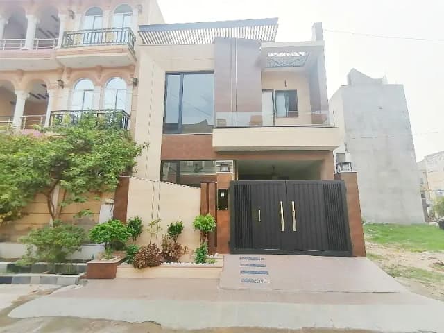 Find Your Ideal Prime Location House In Lahore Under Rs. 27000000