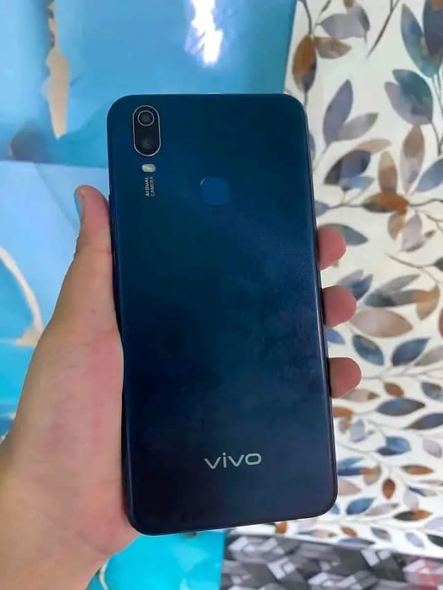 Vivo Y11 with box