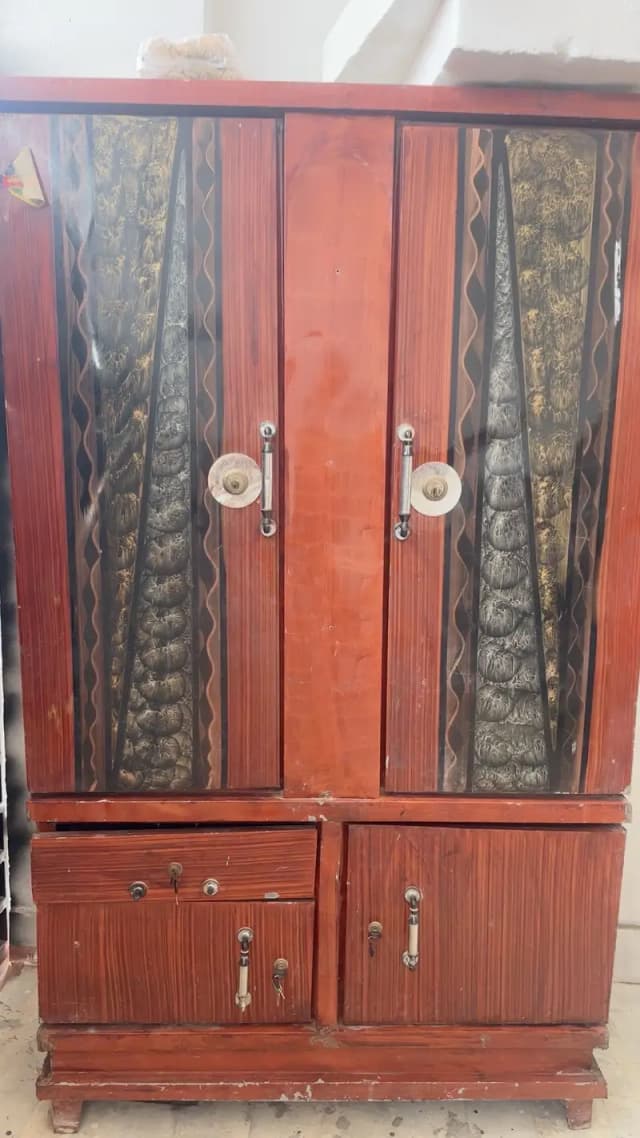 Safe almari good condition