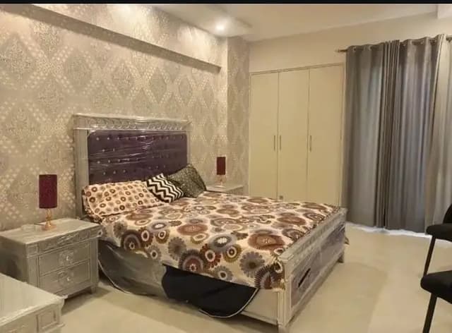 1 bedroom apartment available par day Empire Heights 2 phase 6