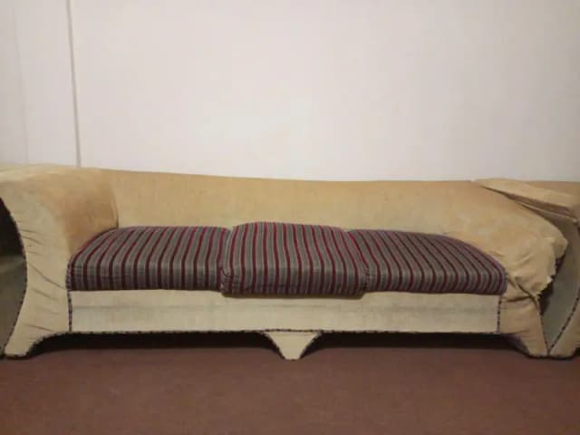 5 Seater sofa Set Available For sale Condition 10/8