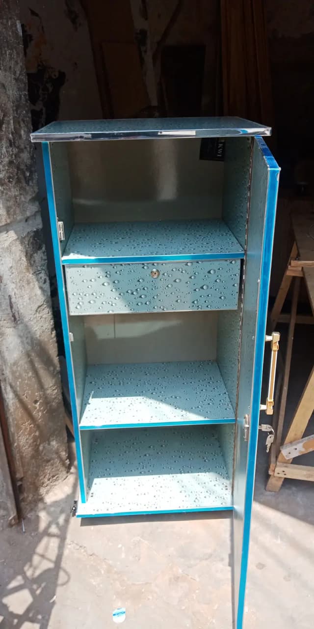 Single door Almari with rellig draz  new