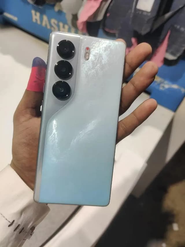 Tecno CAMON 40