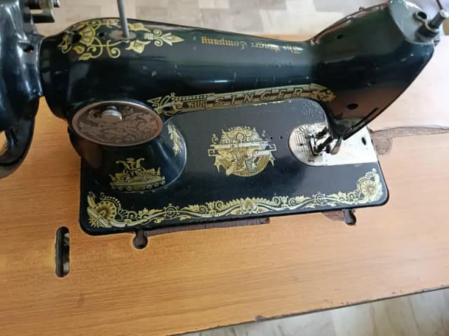 Singer Sewing Machine With Stand Sheeba