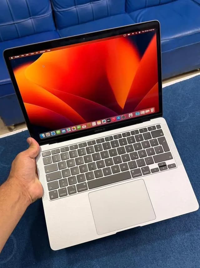MacBook Air (M1 CHIP) (2020) (8/256gb) Quantity Available
