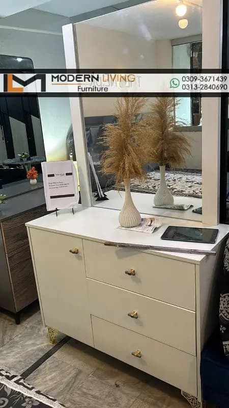 Modern Dressing Tables round mirror best quality
