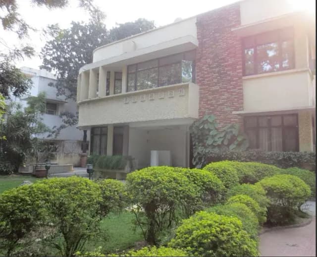 400 Sq. Yards F-6, Islamabad | Livable House for Sale Prime 40 90 House in F-6 Isb