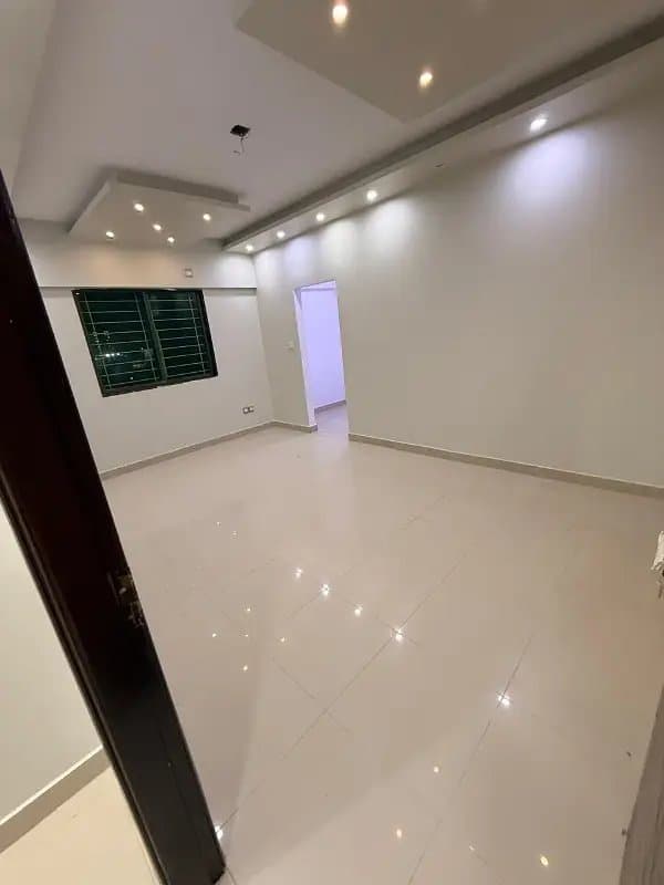 3 Bed DD Apartment For Sale On Main Bahadurabad / Sharfabad High Rise Building Upper Floor