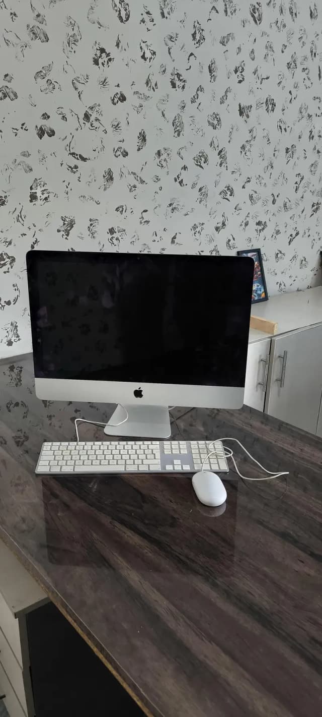 Apple iMac 2017 size 21.5 inches