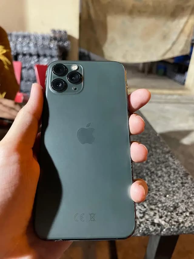 Apple iPhone 11 Pro 64 gb factory unlock with original charger