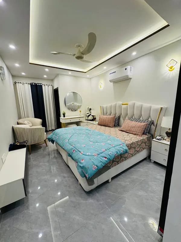 Luxury Hotels Apartments Available (long & Short Stay)