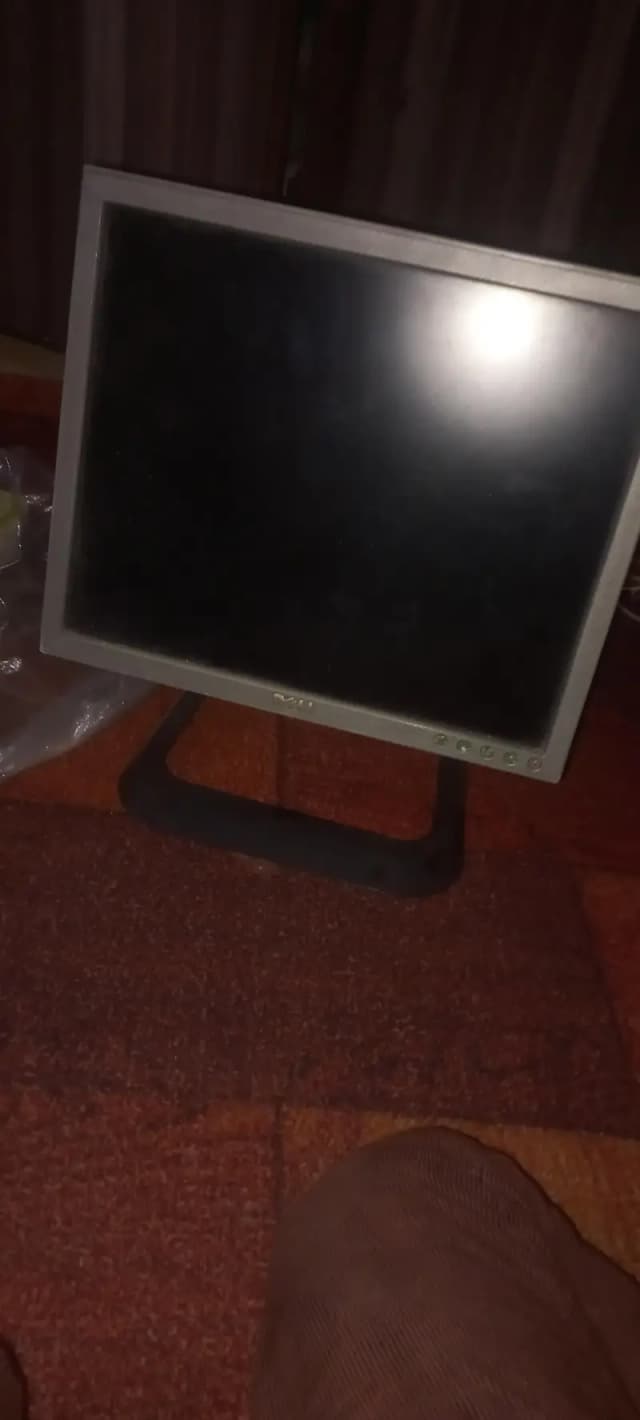 19 in dell with stand