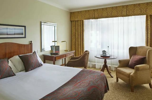 family and couple Room for rent short time flat guest house room per day