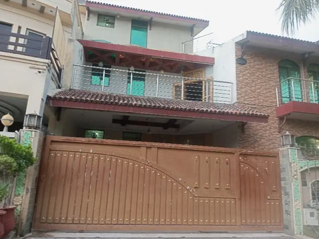 I-8 Beautiful Triple Story Triple Kichan House For Rent.