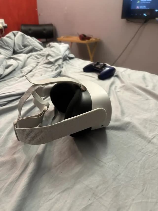 Meta quest 3s barely used tip top condition