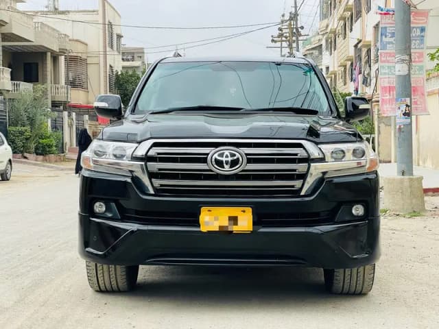 TOYOTA LAND CRUISER V8 AX