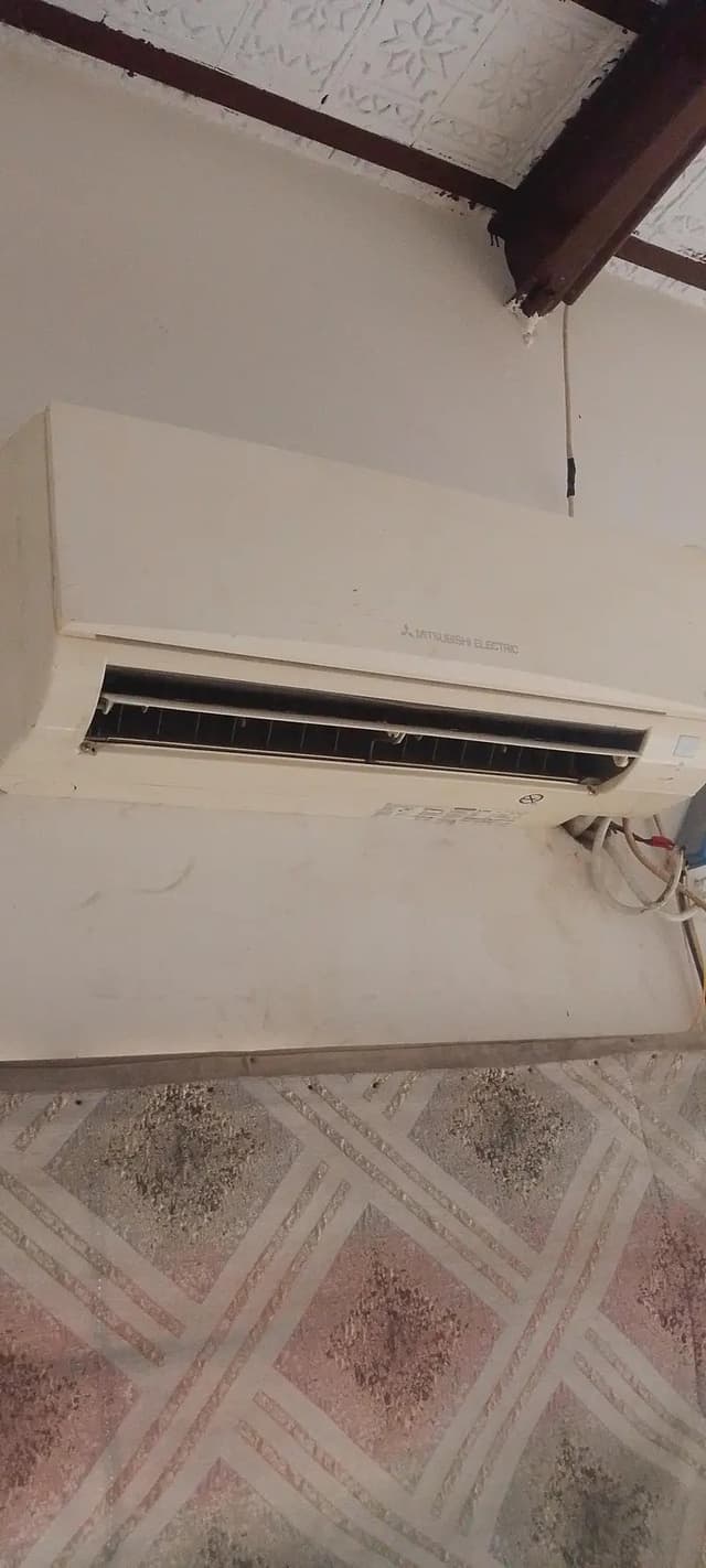 Mitsubishi  ac 1 Ton inverter excellent condition