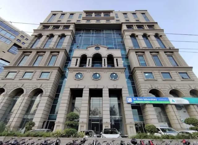 Facing Jail Road Office For Sale In Gulberg