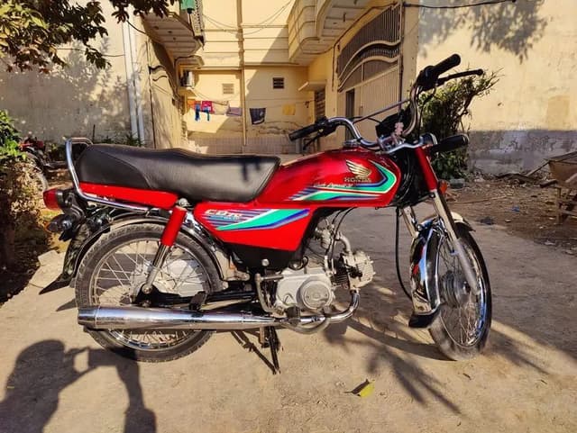 ہونڈا سی ڈی 70 ریڈ کلر