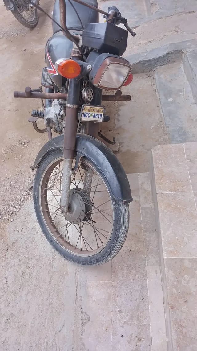 10/10 petrol gadiyon se bahut acchi hai chalne mein behtarin hai