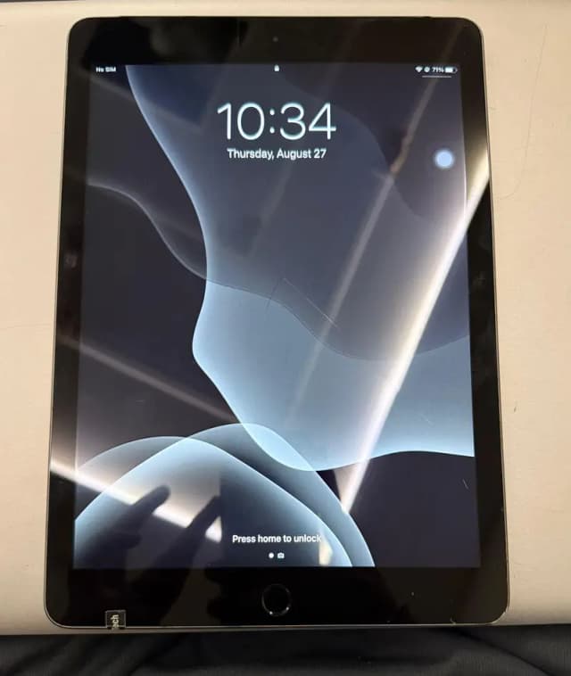 apple ipad air 2 4/64 7/10 condition working just screen glass crack