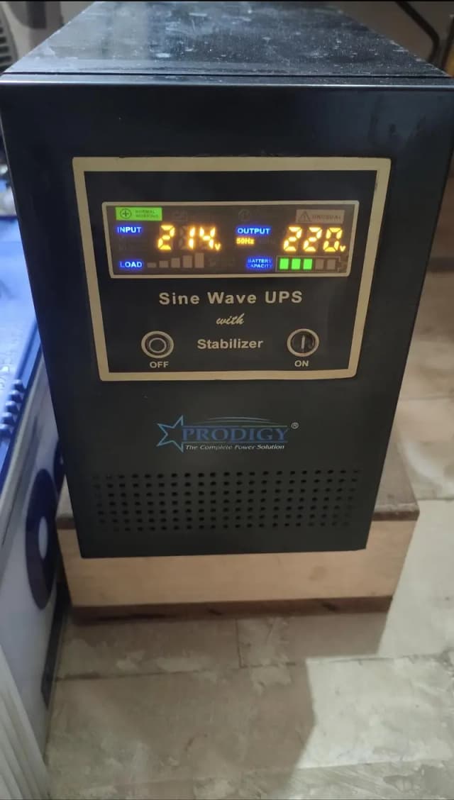 Prodigy 24 volt Inverter, Battery charger, Solar charge controller