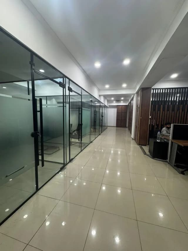 fully furnished luxury office available for rent