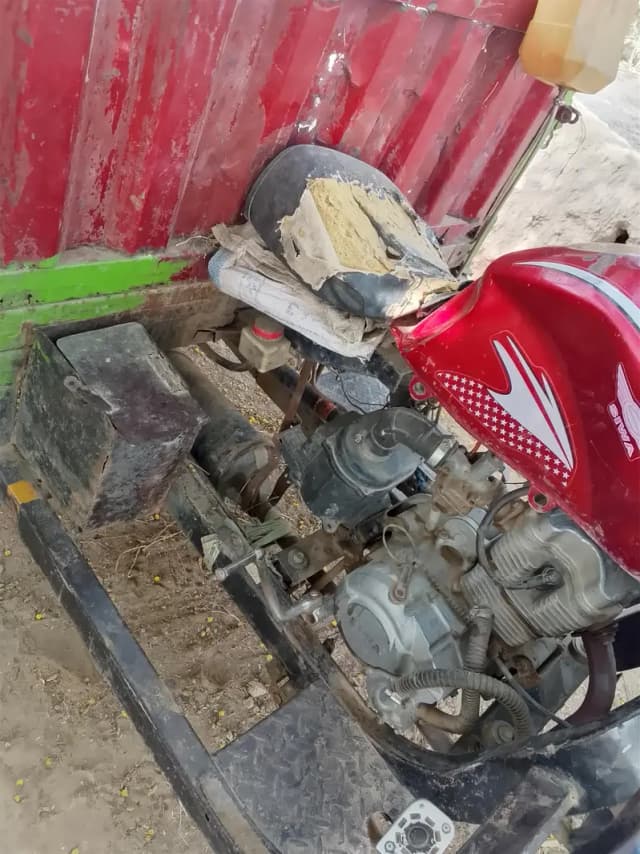 Loader Rickshaw Excellent Condition - Total Genuine Engine & New Tires