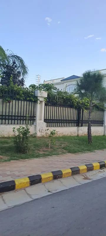 A block kanal plot top heighted solid land one of the most beautiful location