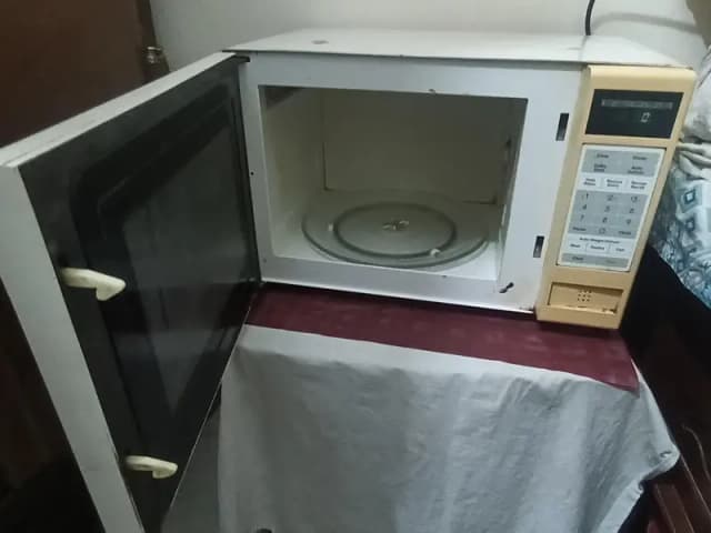 LG Gold Star micro wave Oven
