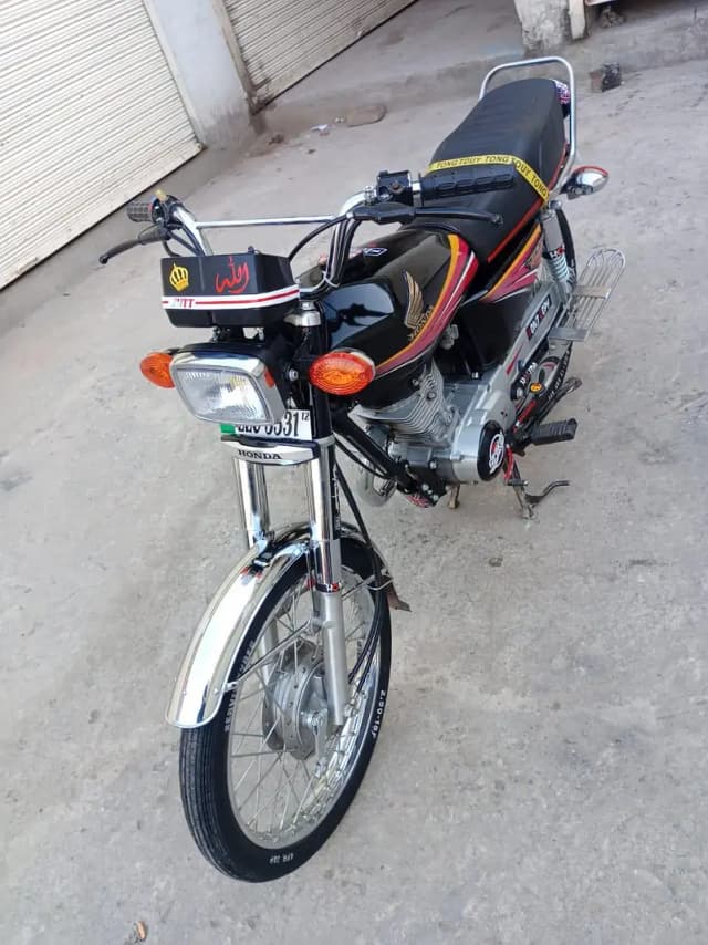 Honda 125 cc bike 2012 model urgent for sale