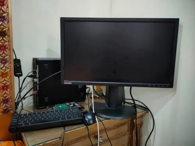 selling my gaming pc with lcd keyboard mouse ryzen 5 4gb card 12 gb rm