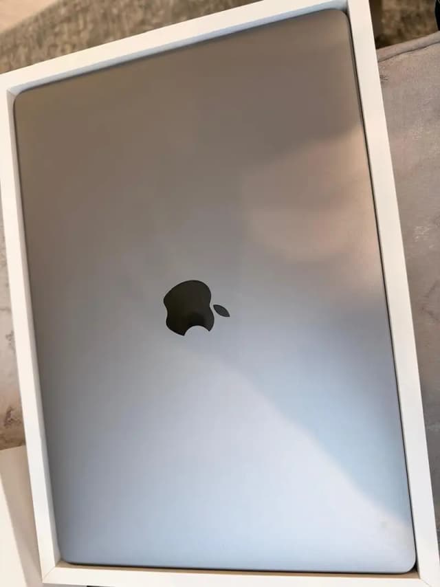 Apple MacBook Pro 13" (M2 Chip, 8GB RAM, 256GB SSD)