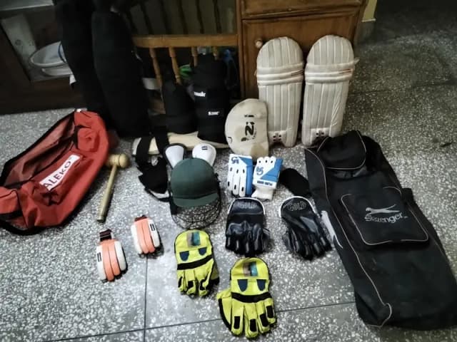 Complete Cricket Kit – Bat, Ball, Gloves & Protective Gear | Premium Q