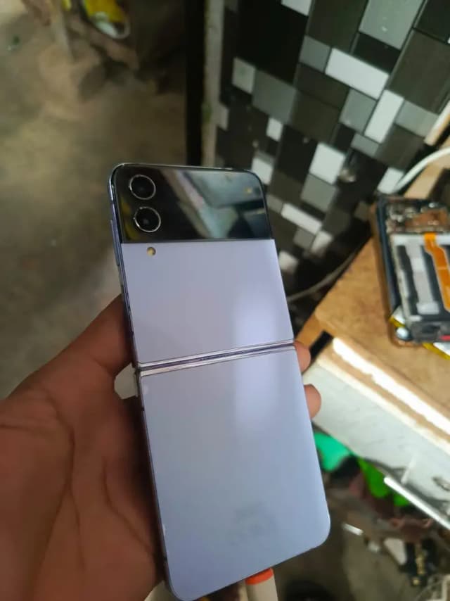 Samsung Mobile Z Flip 4