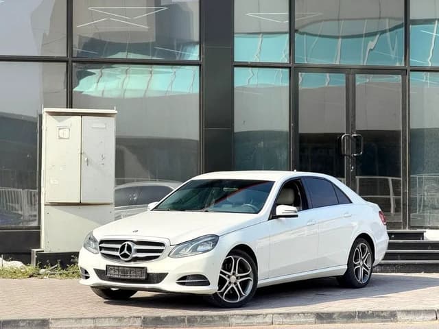 Mercedes Benz E200 AVANTGARDE E 200 GCC Specs - Pristine Condition