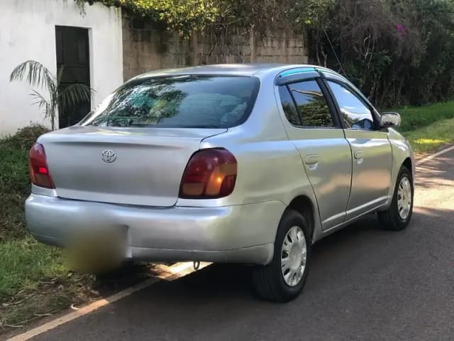 Toyota Platz 2002