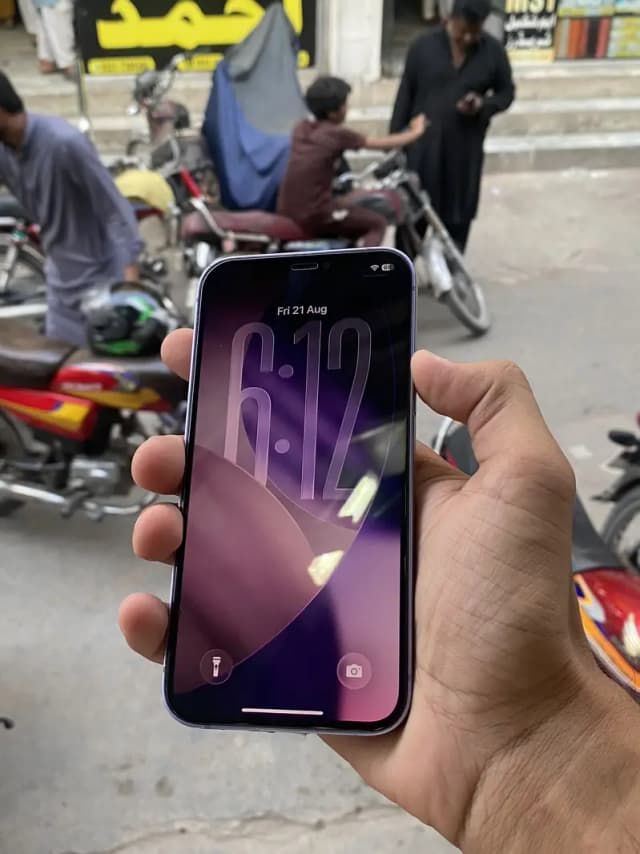 Apple iPhone 12